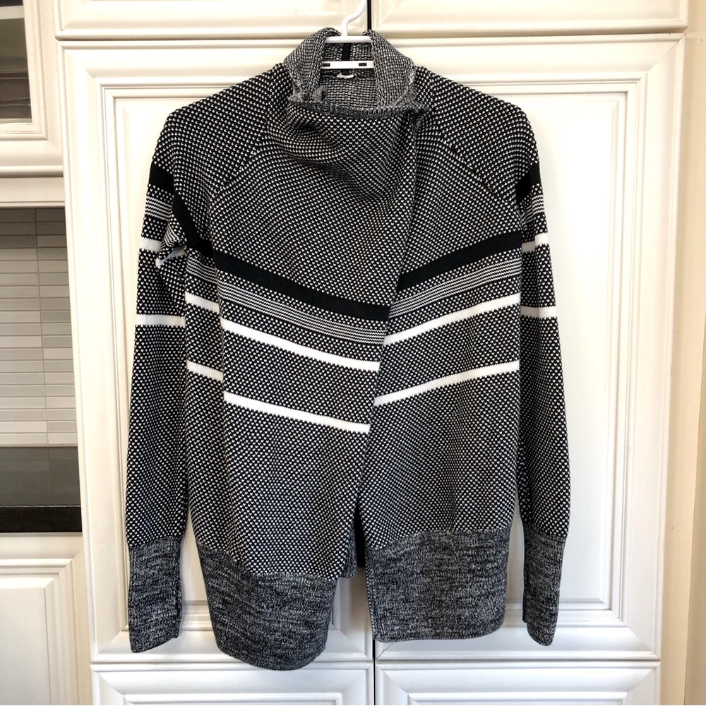 Ivivva by Lululemon girl’s cardigan sweater